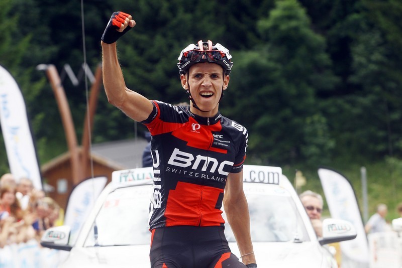 Dylan Teuns wins from the break (girovalledaosta.it)