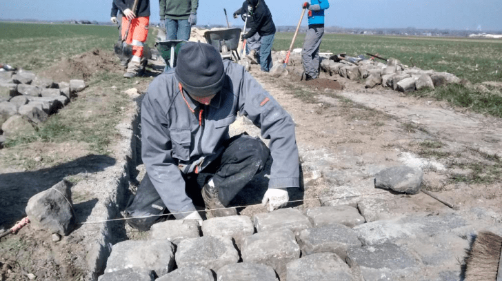 Students work on Haveluy-Wallers - April 2 - LES AMIS DE PARIS-ROUBAIX