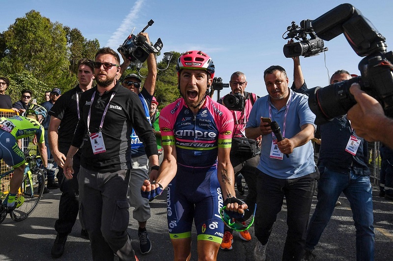 Italian rider Diego Ussi (C) of the Lampre Merida team celebrates after crossing the finish line and win the fourth stage of the Giro d'Italia cycling race over 200 km between Catanzaro and Praia a Mare, Italy 2016. ANSA/ALESSANDRO DI MEO