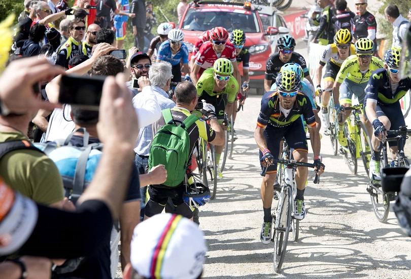 Spanish rider Alejandro Valverde of Movistar Team rides on the gravel on the way of the 8th stage of Giro dÕItalia cycling race from Foligno to Arezzo, 14 May 2016. ANSA/CLAUDIO PERI