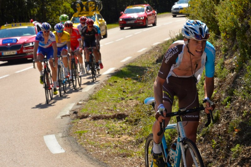 Criterium International 2016 - 27/03/2016 - Etape 3 : Porto-Vecchio / Col de l'Ospedale (171,5 Km) - Pierre-Roger Latour, AG2R La Mondiale, est rattrapé par le groupe maillot jaune