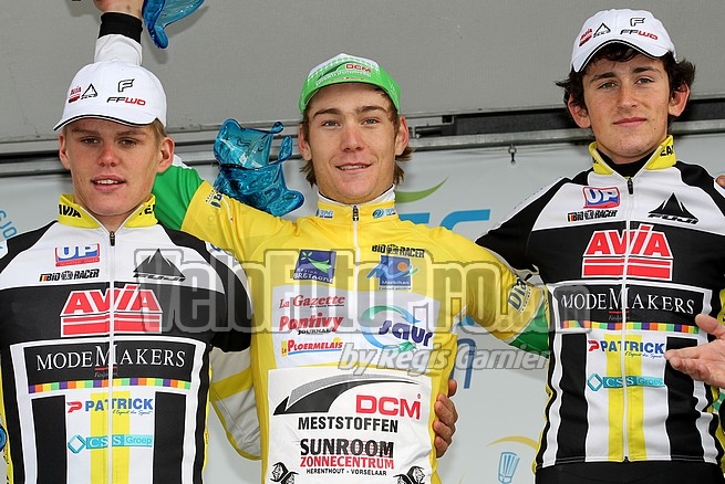 (Right) On the podium at the 2012 Le Trophée Centre Morbihan (Regis Gamier)