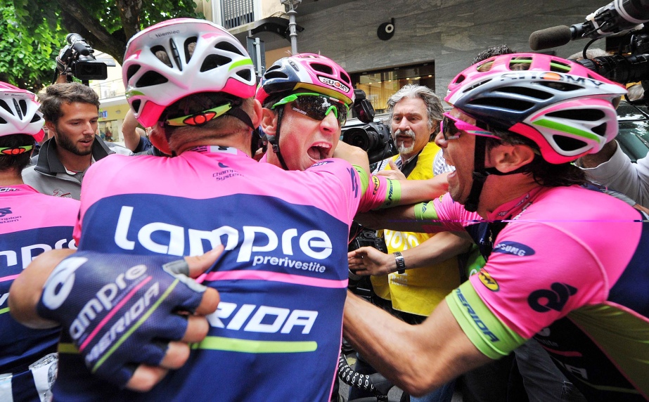 Diego Ulissi celebrates with him teammates after his win (ANSA/Luca Zennaro)