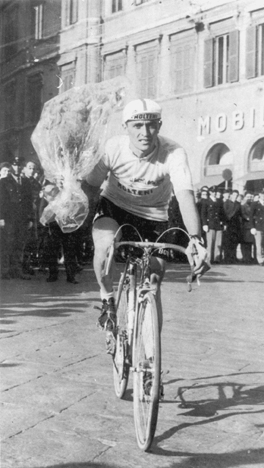 Michele Dancelli in pink in 1965 (bikeraceinfo)